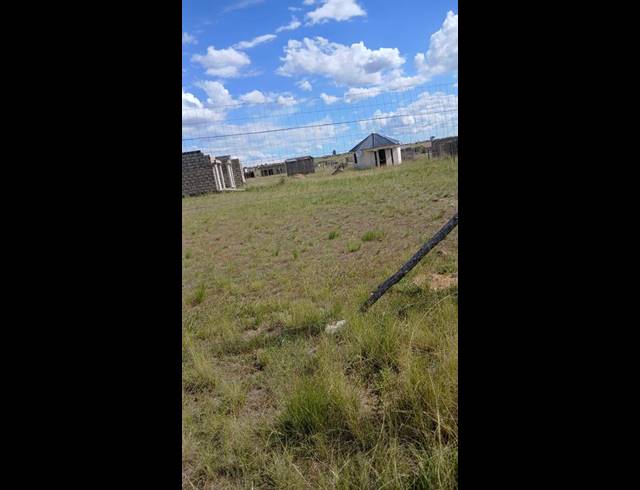 2 BEDROOM HOUSE FOR SALE IN MAFAHLAWANE